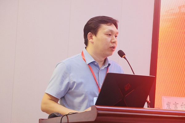 3、多宝(中国)总工程师苏群山发表讲话.jpg 3、多宝(中国)总工程师苏群山发表讲话.jpg