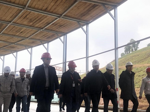 业主领导、多宝(中国)董事、副总经理崔向军莅临现场参观(从左至右依次为:崔向军、李耀和、王强、王国忠、韩华锋).jpg 业主领导、多宝(中国)董事、副总经理崔向军莅临现场参观(从左至右依次为:崔向军、李耀和、王强、王国忠、韩华锋).jpg