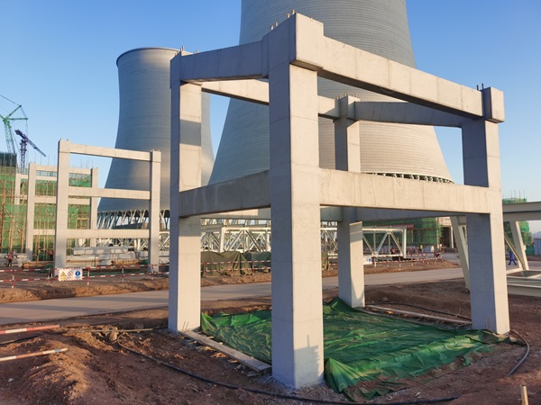 已施工的栈桥支架.jpg 已施工的栈桥支架.jpg