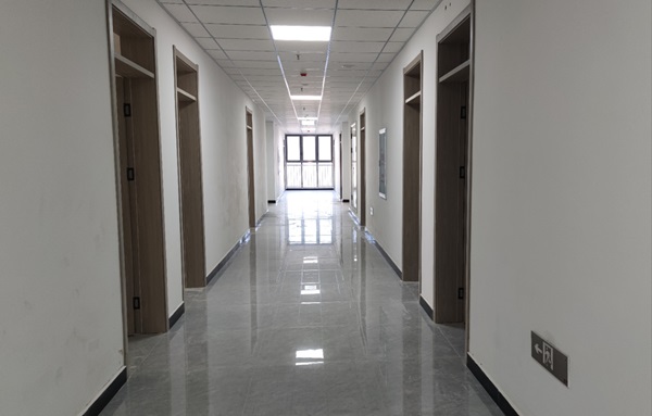 宿舍走廊.jpg 宿舍走廊.jpg