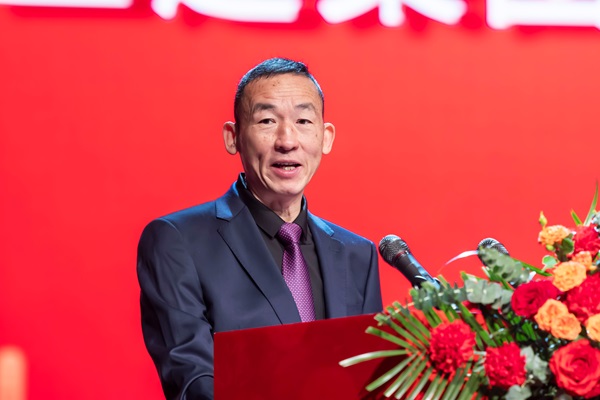 1多宝(中国)党委副书记、监事会主席陈百斌主持庆典仪式.jpg 1多宝(中国)党委副书记、监事会主席陈百斌主持庆典仪式.jpg