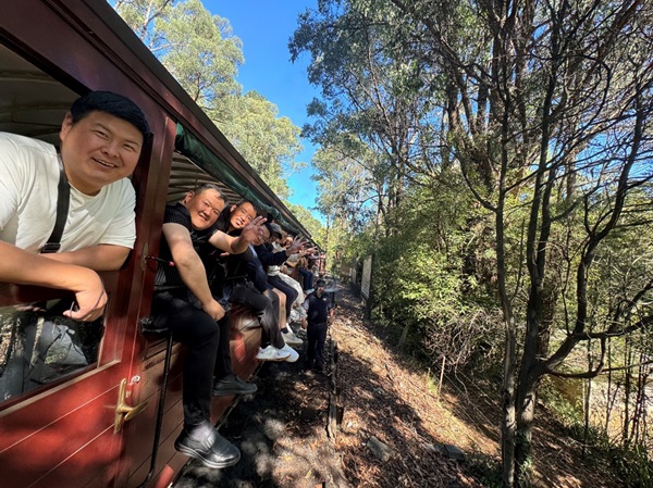 8体验1900年通车的普芬比利蒸汽小火车.jpg 8体验1900年通车的普芬比利蒸汽小火车.jpg