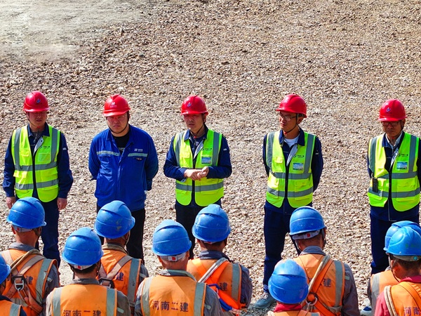 附件2:浇筑前对施工人员进行安全技术交底 - 副本.jpg 附件2:浇筑前对施工人员进行安全技术交底 - 副本.jpg